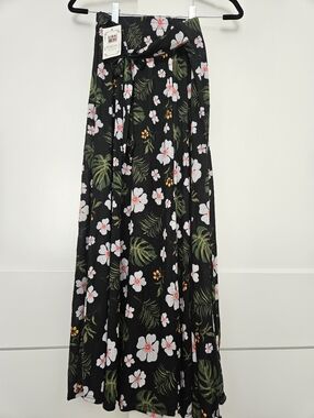 Lida Collection brand floral print maxi skirt with a front tie. Size Small.